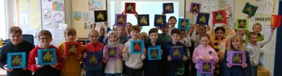 Foto des Albums: Die Kinder der Klasse 4 gestalten aufwändige Martinslaternen