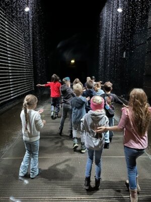 Foto des Albums: Klasse 3 besucht das Lichtkunstmuseum