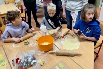 Foto des Albums: Adventsfeiern 3. bis 7. 12.: Weihnachtsbäckerei in allen Klassen