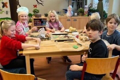 Foto des Albums: Adventsfeiern 3. bis 7. 12.: Weihnachtsbäckerei in allen Klassen