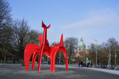 4) Hellebardier mit Neuen Rathaus  (Bild vergr&ouml;&szlig;ern)