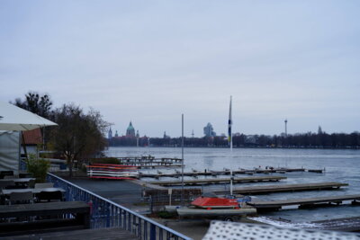 8) Sch&ouml;ner Blick &uuml;ber den Maschsee  (Bild vergr&ouml;&szlig;ern)