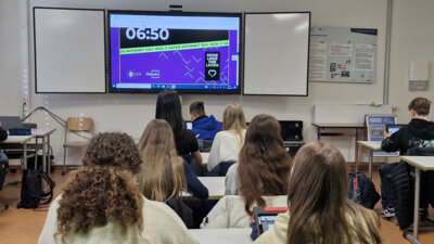 Foto Emil-Fischer-GymnasiumSusann Pattoka web (4)  (Bild vergr&ouml;&szlig;ern)