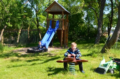 gro&szlig;er Spielplatz  (Bild vergr&ouml;&szlig;ern)