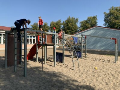 Kletterger&uuml;st  (Bild vergr&ouml;&szlig;ern)