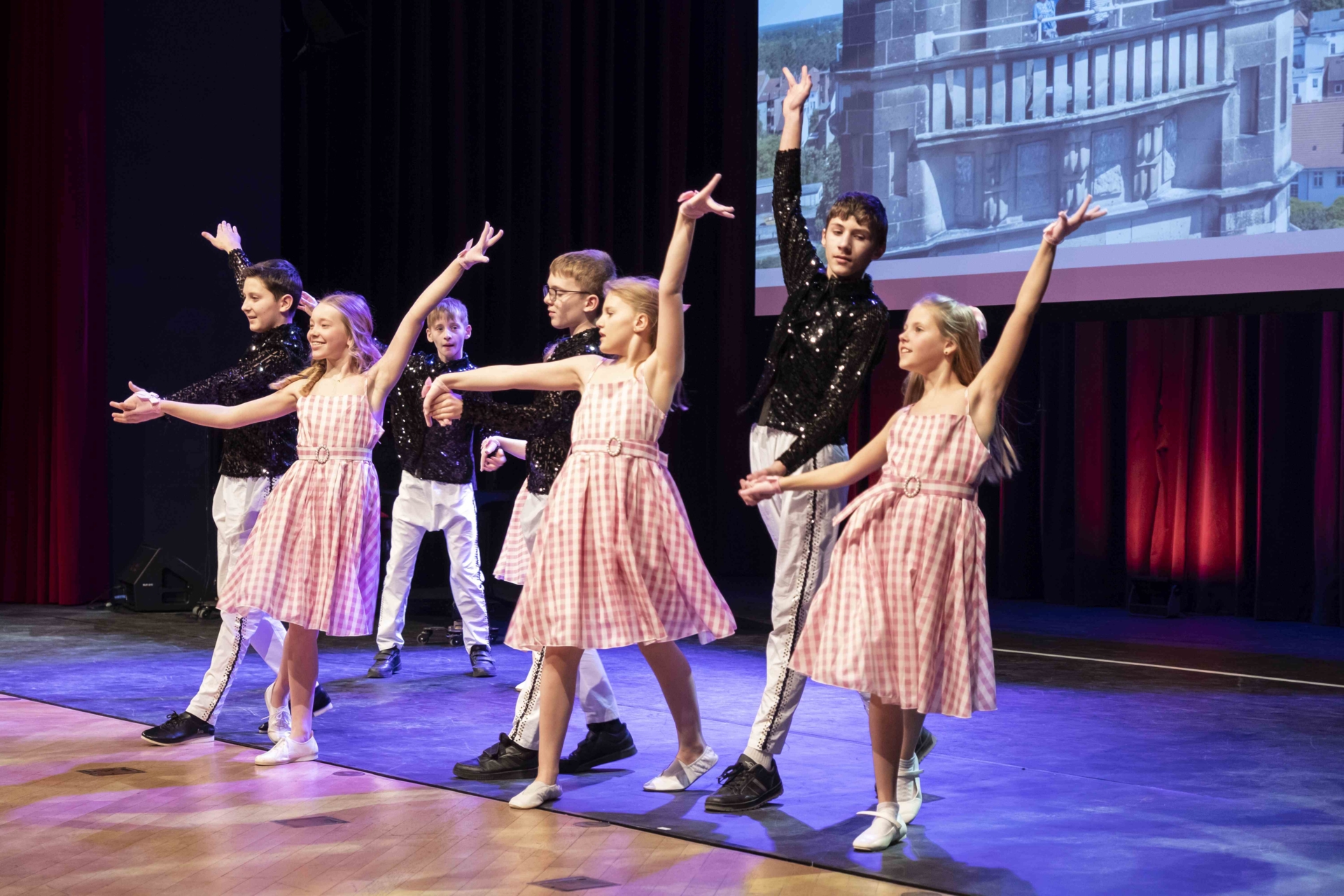 Bild: Die jungen Tänzerinnen und Tänzer der Tanzschule Schier-Rösel
