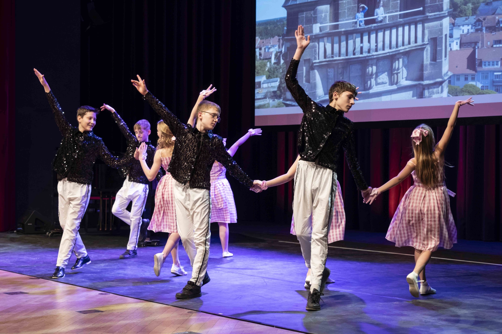 Bild: Die jungen Tänzerinnen und Tänzer der Tanzschule Schier-Rösel