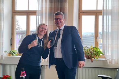Fotoalbum Weiberfasching: Schnipp, schnapp, Krawatte ab
