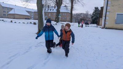 Fotoalbum Schlittenfahren im Park Klasse 1a