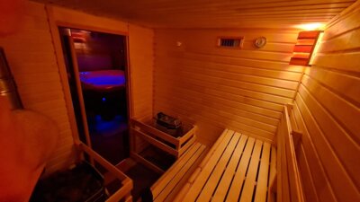 selbstgebaute Sauna  (Bild vergr&ouml;&szlig;ern)