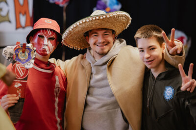 Foto des Albums: Förderschule geistige Entwicklung in Lübbenau: Faschingsparty mit prominenten Gästen