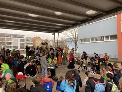 Schulfasnacht-12025  (Bild vergr&ouml;&szlig;ern)