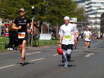 Hannover Marathon 2019. Der schnellste Koch der Welt  (Bild vergr&ouml;&szlig;ern)