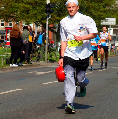 Hannover Marathon 2019. Der schnellste Koch der Welt  (Bild vergr&ouml;&szlig;ern)