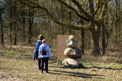 Findlingsstapel - Nicht umsto&szlig;en  (Bild vergr&ouml;&szlig;ern)