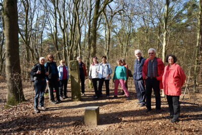 RAD-WANDERGRUPPE - Gau&szlig;'scher Vermessungspunkt  (Bild vergr&ouml;&szlig;ern)