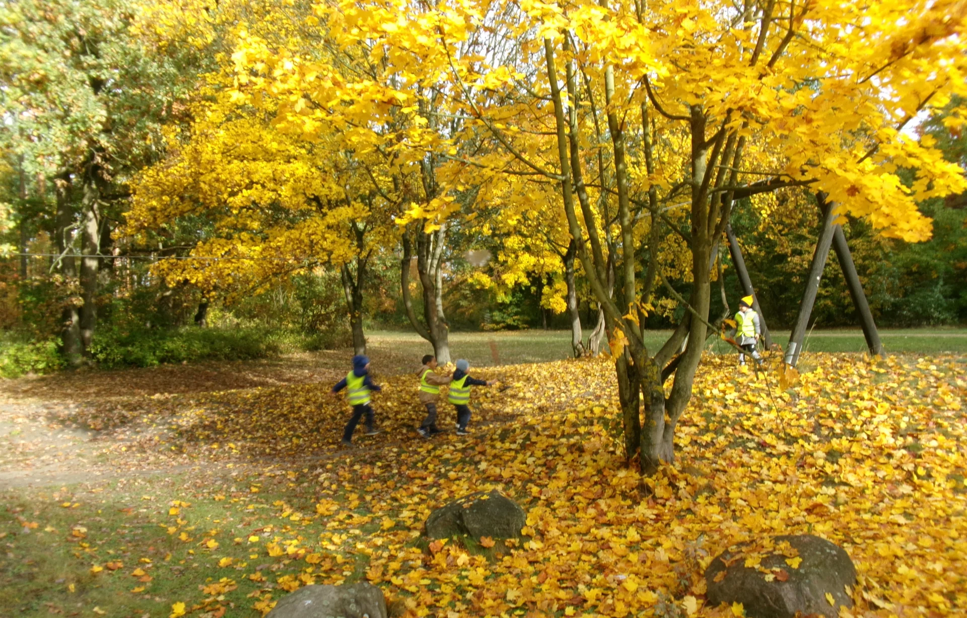 Bild: Besuch auf dem Spielplatz