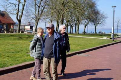 Blick zum Steinhuder Meer - Bitte umdrehen  (Bild vergr&ouml;&szlig;ern)