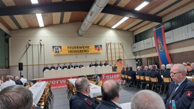 Er&ouml;ffnung der Versammlung durch Wehrleiter Hans-Leo Schreinemachers  (Bild vergr&ouml;&szlig;ern)