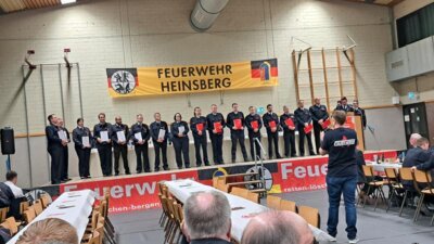 Ehrungen f&uuml;r 10-, 25-, 35- und 40-j&auml;hrige Zugeh&ouml;rigkeit  (Bild vergr&ouml;&szlig;ern)