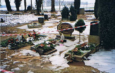 Foto des Albums: Zerstörter Friedhof