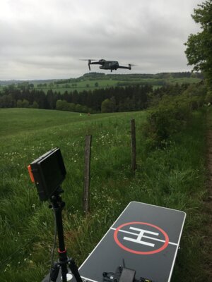 Drohne im FlugDrohne im Flug  (Bild vergr&ouml;&szlig;ern)