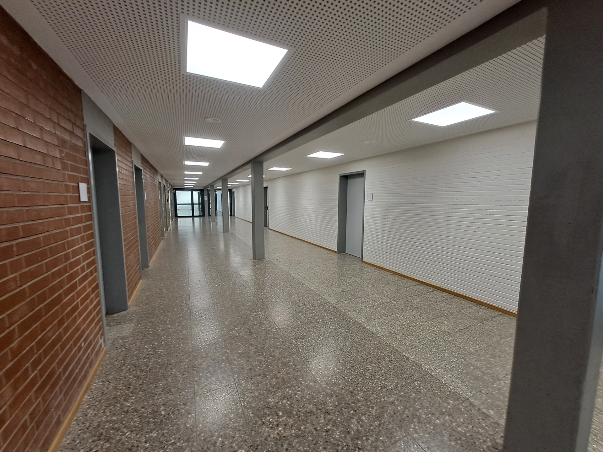 Bild: Flur Turnhalle