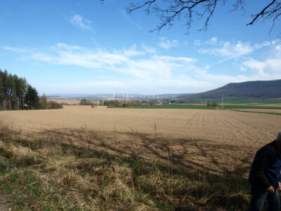 Mit sch&ouml;ner Fernsicht  (Bild vergr&ouml;&szlig;ern)