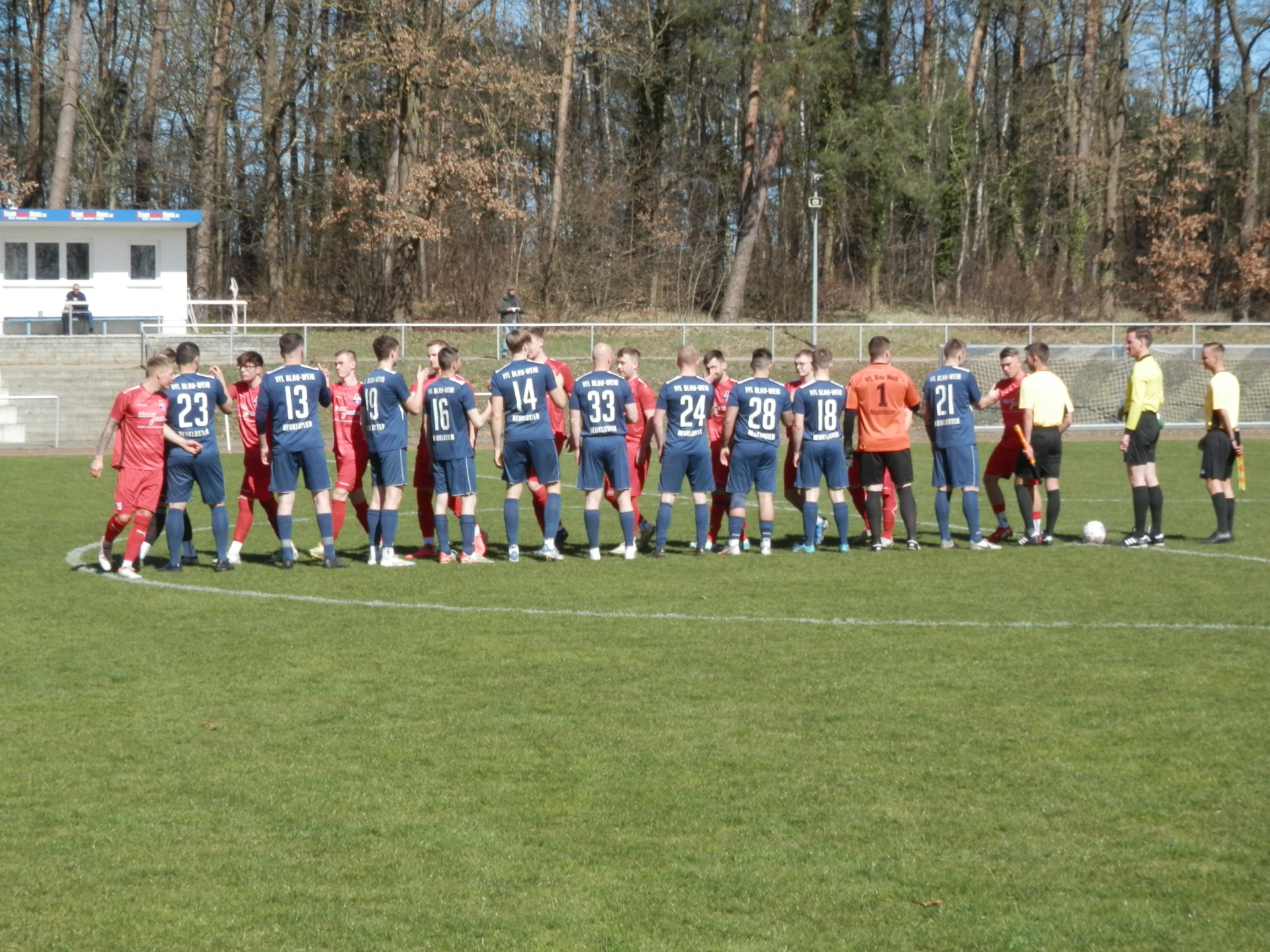 Bild: Neukloster-Warin, Derby im Waldstadion.