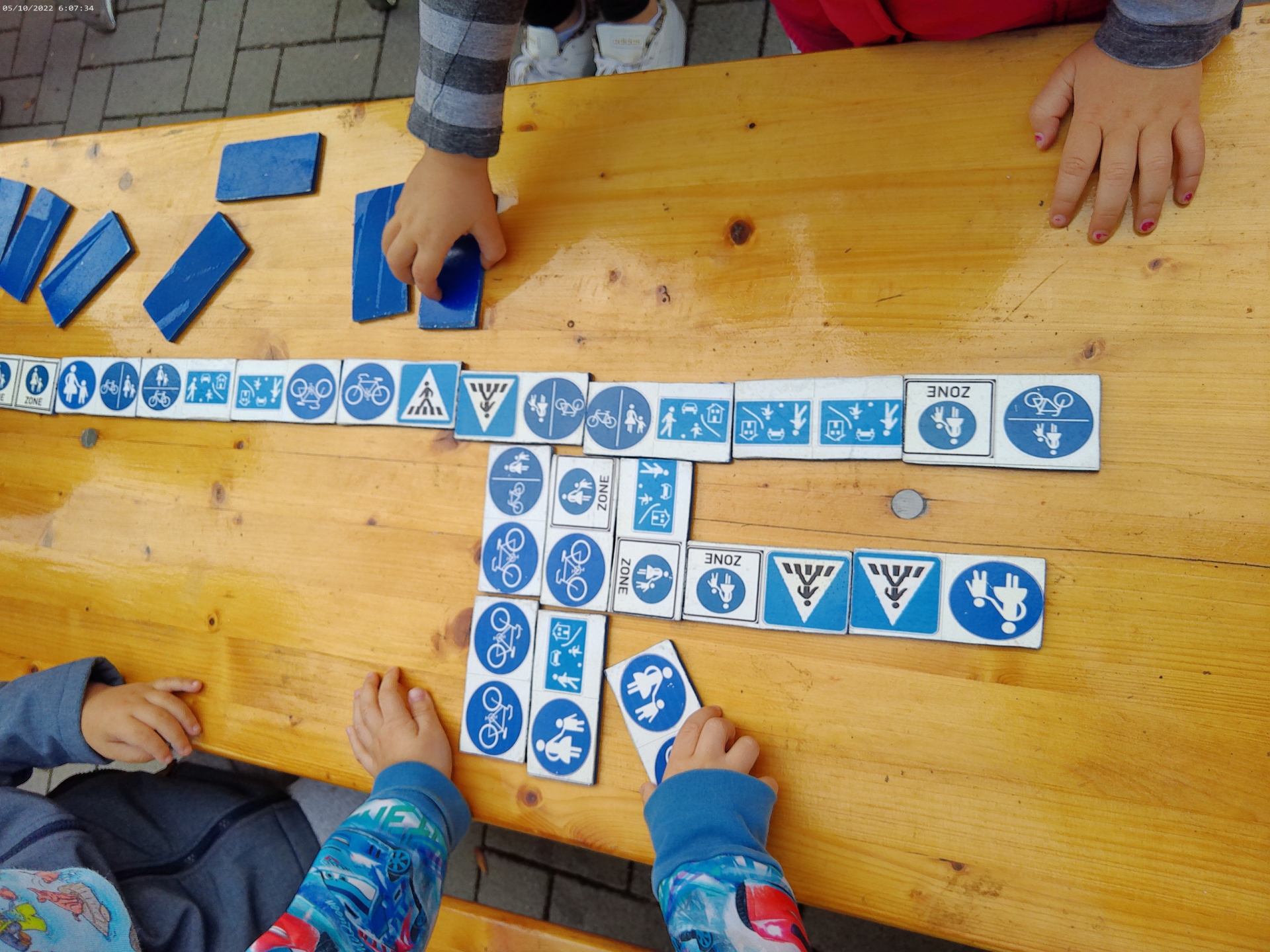 Bild: Verkehrsschilderdomino