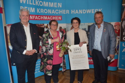 Goldene Friseurmeisterin Marita Heinisch  (Bild vergr&ouml;&szlig;ern)