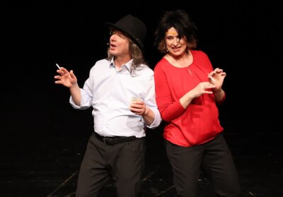 Mit Witz, Musik und Charme bewiesen die Kabarettisten Udo Zepezauer und Mirjam Woggon, dass das &Auml;lterwerden durchaus Grund zum Schmunzeln statt zur Krise ist. 