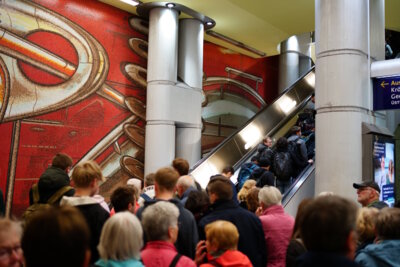 Es geht aufw&auml;rts - U-Bahn-Station Kr&ouml;pcke  (Bild vergr&ouml;&szlig;ern)