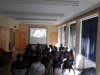 Foto des Albums: Osterbasteln und Oster-Ferienkino