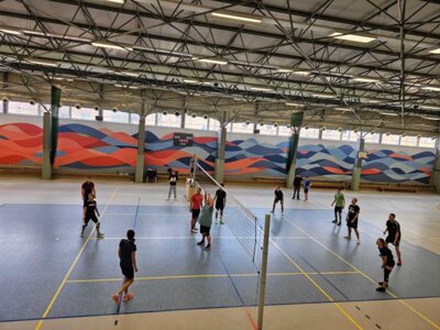 Foto des Albums: Das Volleyballspiel vom 08.04.2025 zwischen den Schülern der 10. Klasse und dem Lehrkörper der Regionalen Schule Waren West.