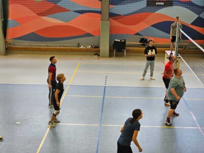 Foto des Albums: Das Volleyballspiel vom 08.04.2025 zwischen den Schülern der 10. Klasse und dem Lehrkörper der Regionalen Schule Waren West.