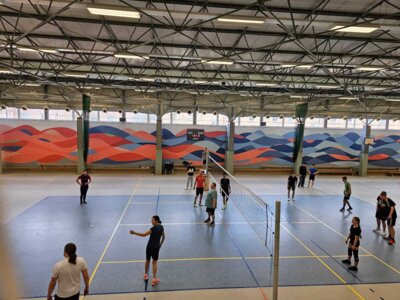 Foto des Albums: Das Volleyballspiel vom 08.04.2025 zwischen den Schülern der 10. Klasse und dem Lehrkörper der Regionalen Schule Waren West.