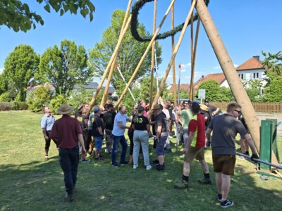 Foto des Albums: Maibaumaufstellen 2025