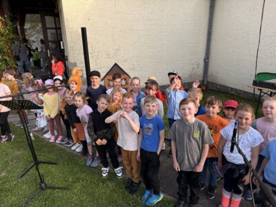 Foto des Albums: Maibaumsetzen - wir feiern den Frühling!
