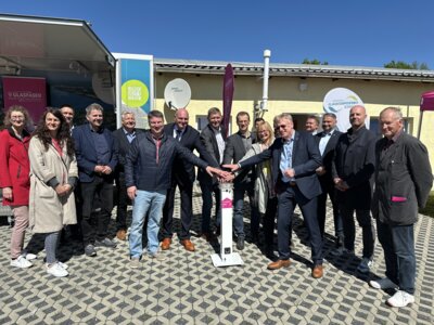 20250506 Abschluss Breitbandausbau Termin Kalkwitz Bild Landkreis OSL Nora Bielitz 2  (Bild vergr&ouml;&szlig;ern)