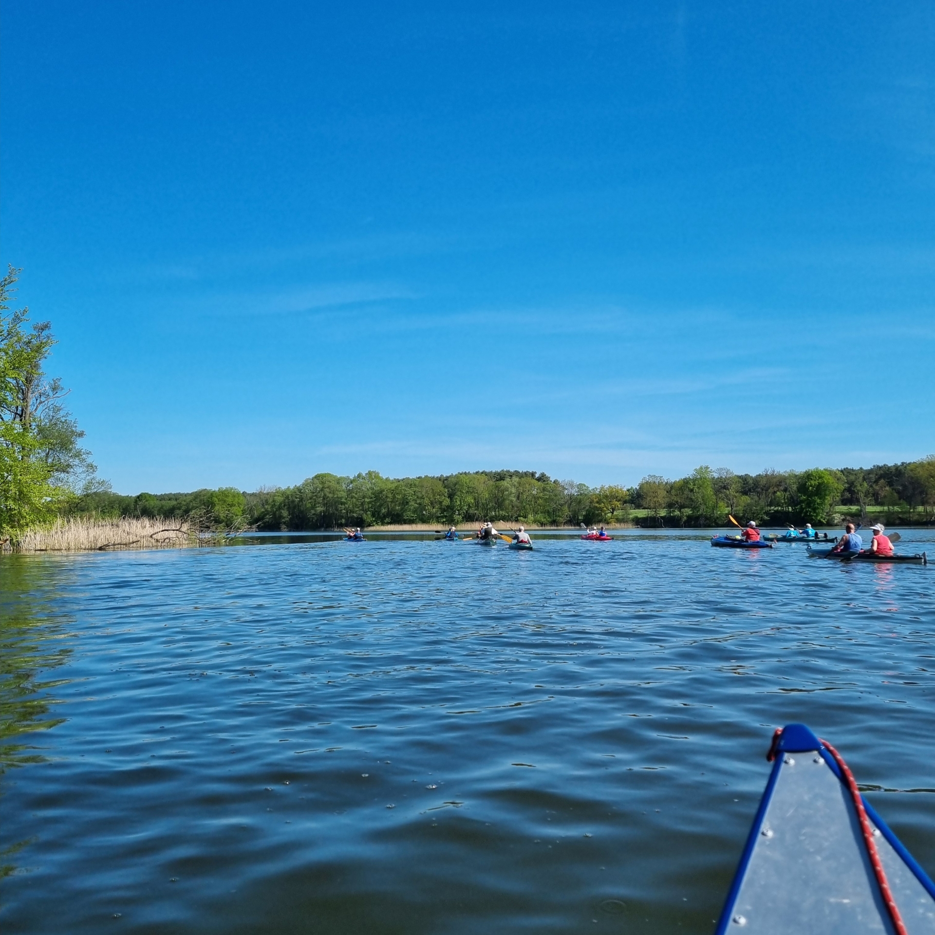 Bild: Bei satten Plustemperaturen von 25-26 Grad ging es über den Vilzsee,