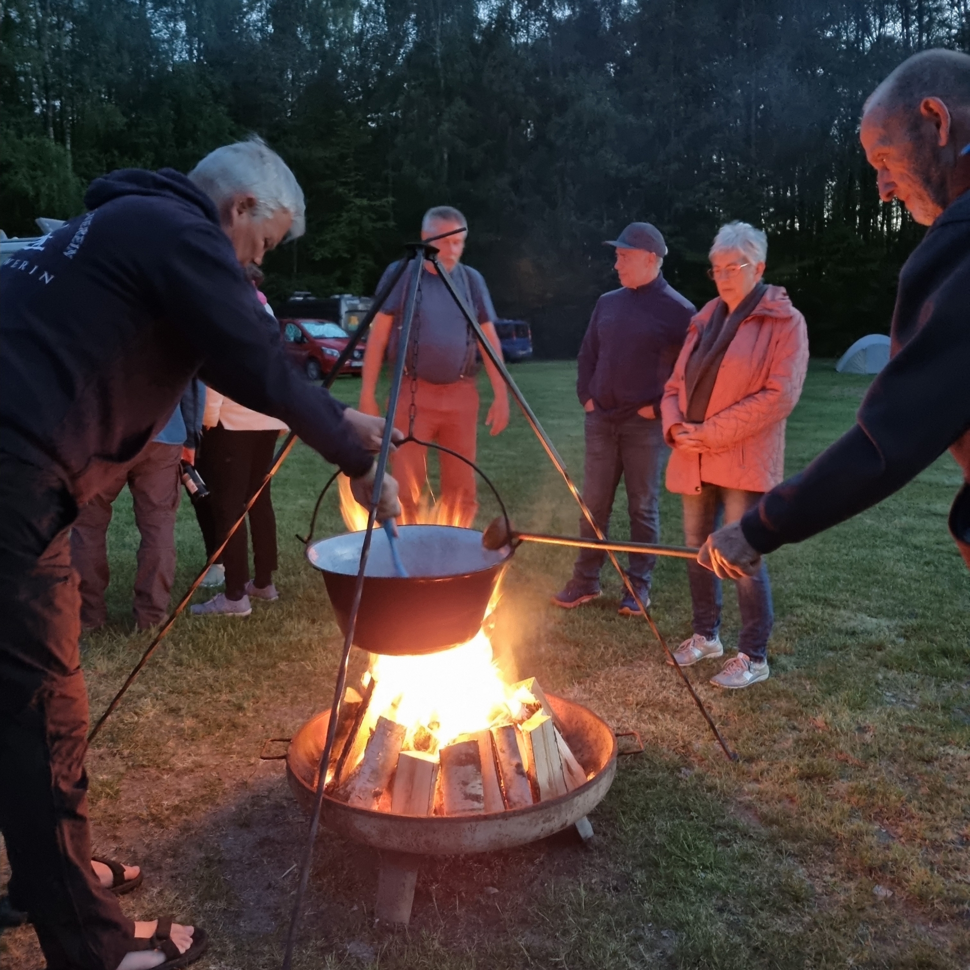 Bild: warmgemacht über dem Feuer