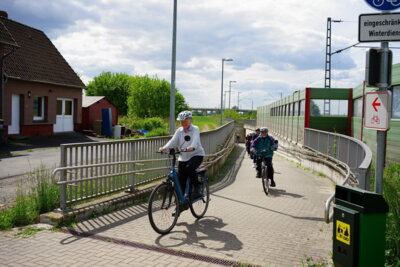 Letzter Anstieg - Bahnunterf&uuml;hrung bei Hohnhorst  (Bild vergr&ouml;&szlig;ern)