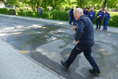 2025-05-10 Anfeuerung  (Bild vergr&ouml;&szlig;ern)