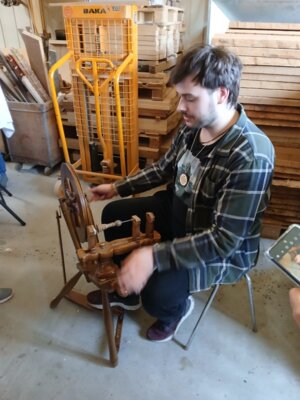 Moritz Weissner f&uuml;hrt sein Handwerk vor 