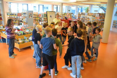Foto des Albums: Besuch der Bibliothek im zib