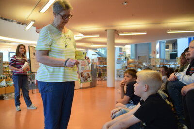 Foto des Albums: Besuch der Bibliothek im zib