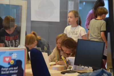 Foto des Albums: Besuch der Bibliothek im zib