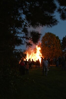 Foto des Albums: Maibaumsetzen und Hexenfeuer Taura 2025