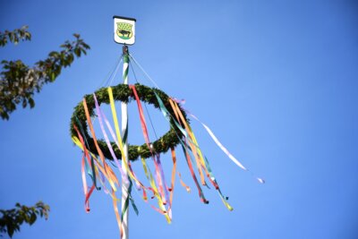 Foto des Albums: Maibaumsetzen und Hexenfeuer Taura 2025